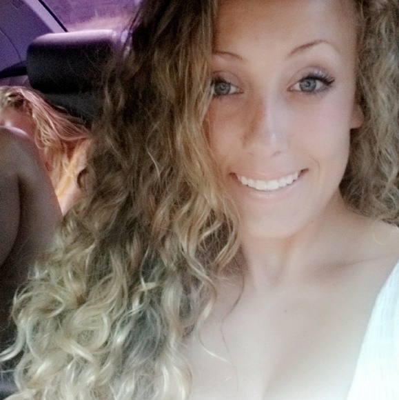 Meet your Posher, Emily - Picture 5 of 5